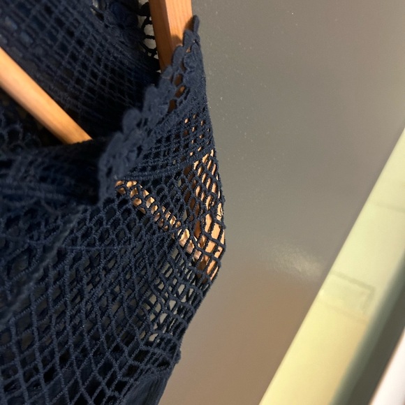 Free People size L cutout blouse in navy size L great used condition - Picture 8 of 16